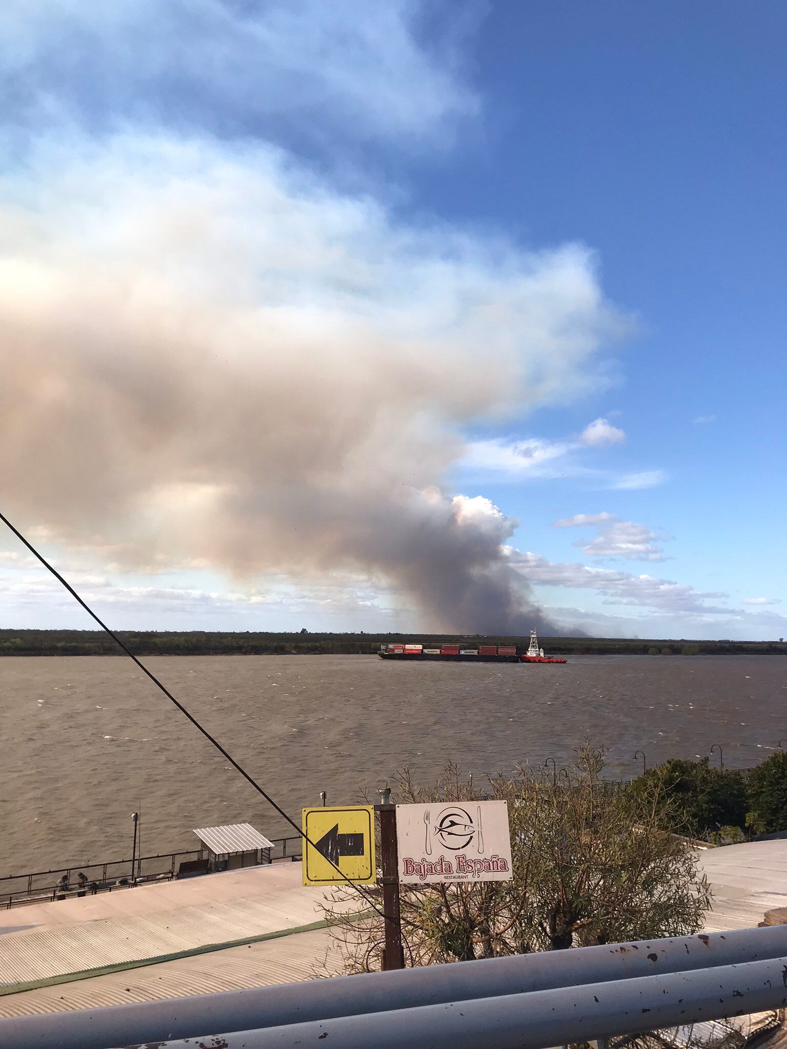 Esto acaba de suceder, se acaba de prender, señores jueces, funcionarios, los faros de conservación, fuerzas de seguridad sobre el río, las brigadas que iban a establecer Entre Ríos, sobre el terreno.