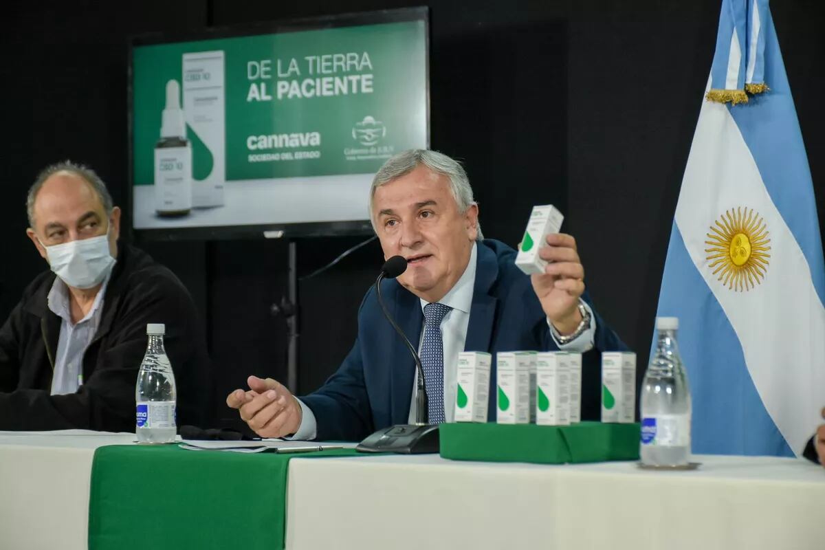 El gobernador Morales anunció que el costo del aceite de grado médico será de $2.990 el envase de 10 ml y desde enero estará a la venta el de 30 ml a $7.690.