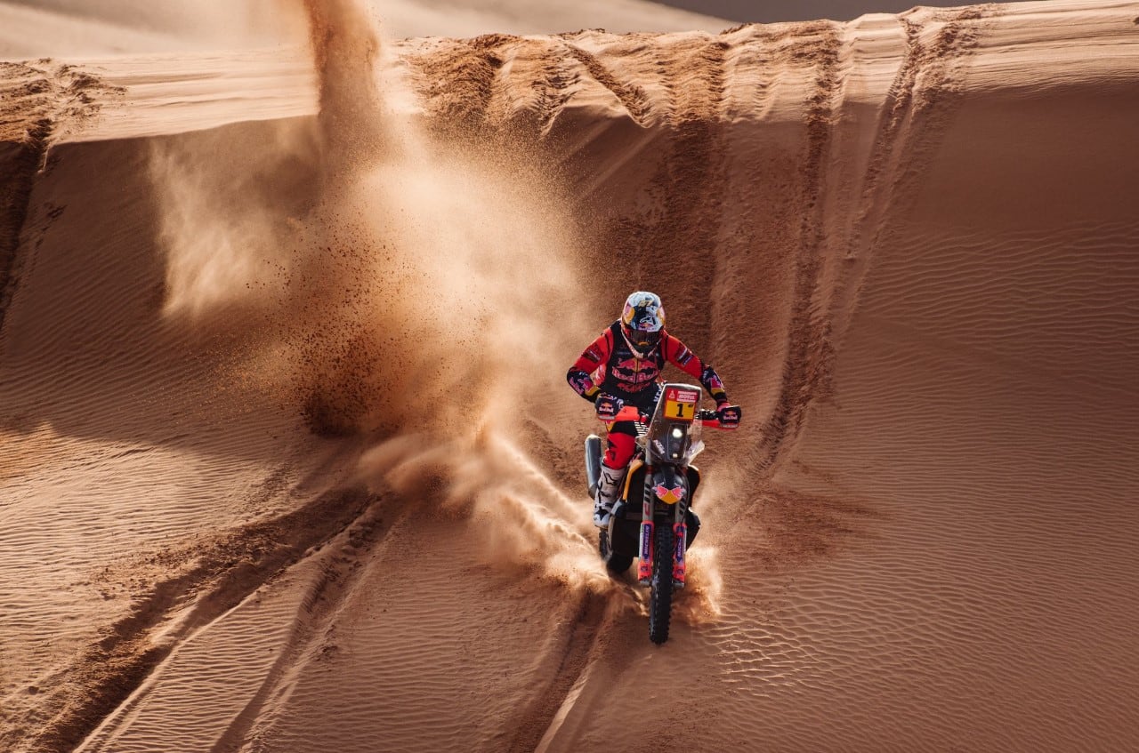 Kevin Benavides, quien se reenganchó en la competencia, ganó a 11° etapa entre las Motos.