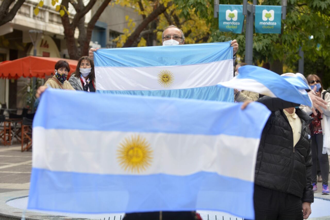 En Mendoza también se sumaron vecinos a las protestas contra la expropiación de Vicentin.