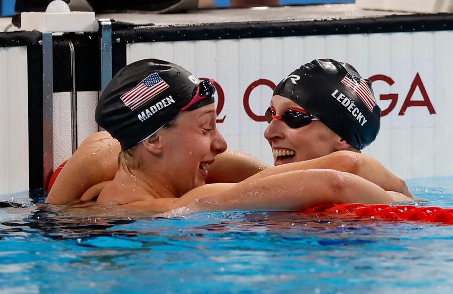 Ledecky junto a su compatriota Paige Madden.