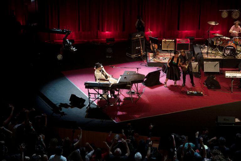 Charly brindó un mini recital en honor a su propio cumpleaños número 70.