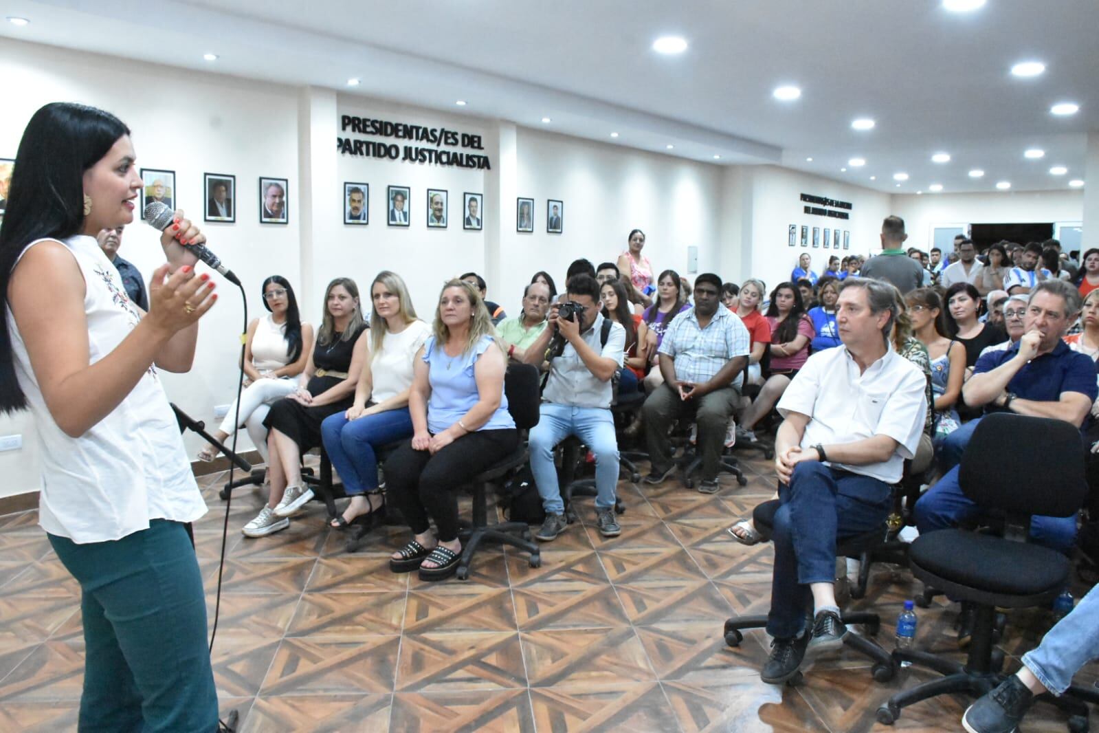 La presidenta del Partido Justicialista, Flor Destéfanis participó de la renovación del mandato de Mauricio Sat en el PJ de San Rafael.