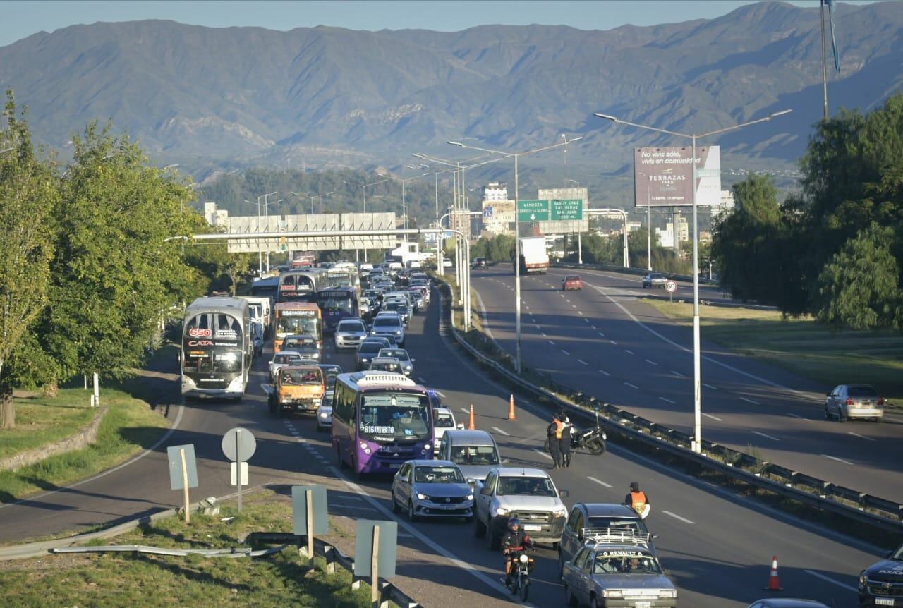 Acceso a la Ciudad de Mendoza./Orlando Pelicchotti- Los Andes