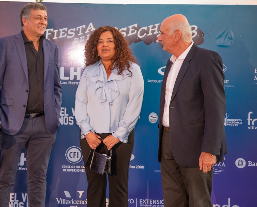 Daniel Orozco, intendente de Las Heras, Nora Vicario, minsitra de Cultura y Turismo y Bernardo Lanzilotta, presidentes del Fondo Vitivinícola