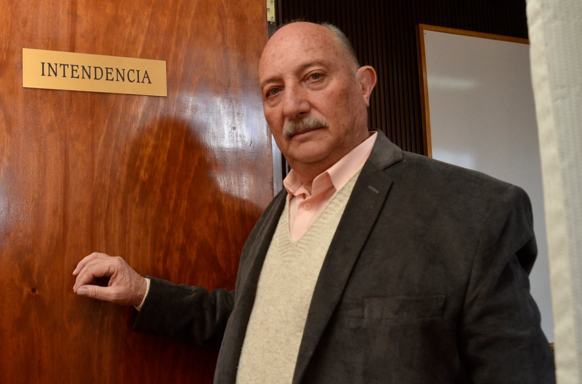 Miguel Ronco, intendente de Rivadavia, dijo que no gana más que el Gobernador, pero está entre los cinco sueldos más altos. 