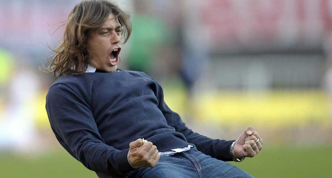 Matías Almeyda festeja con todo el ascenso de River (Foto: Télam).