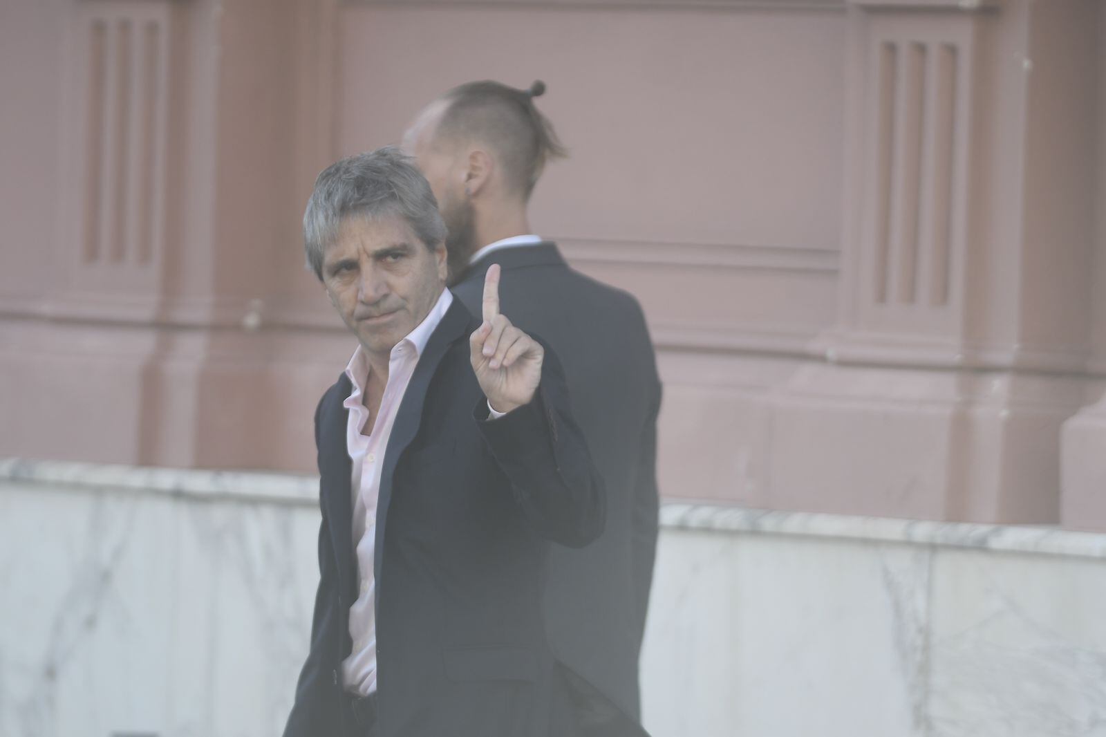 Mucho movimiento en Casa Rosada: las imágenes de una mañana agitada. Foto: Federico López Claro / Clarín.