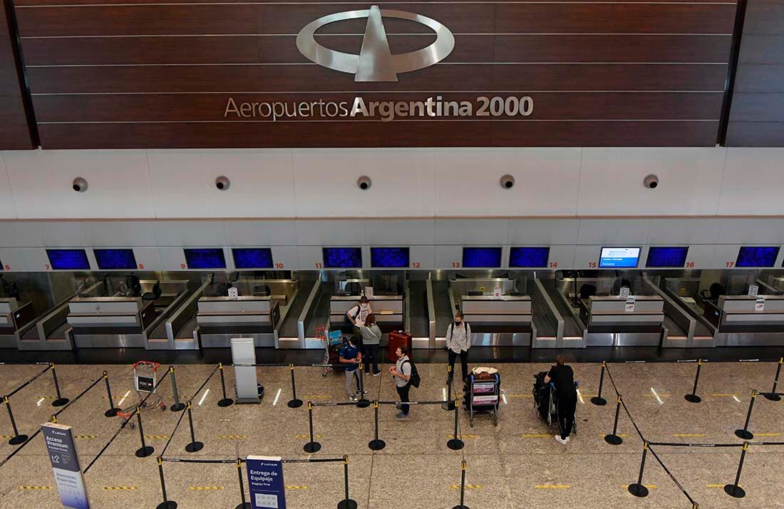 Ómicron en Argentina
Las cinco variantes del virus del SRAS-COV-2 han sido identificadas en América, incluida Ómicron
Aeropuerto Internacional Francisco Gabrielli de Mendoza. Foto Orlando  Pelichotti