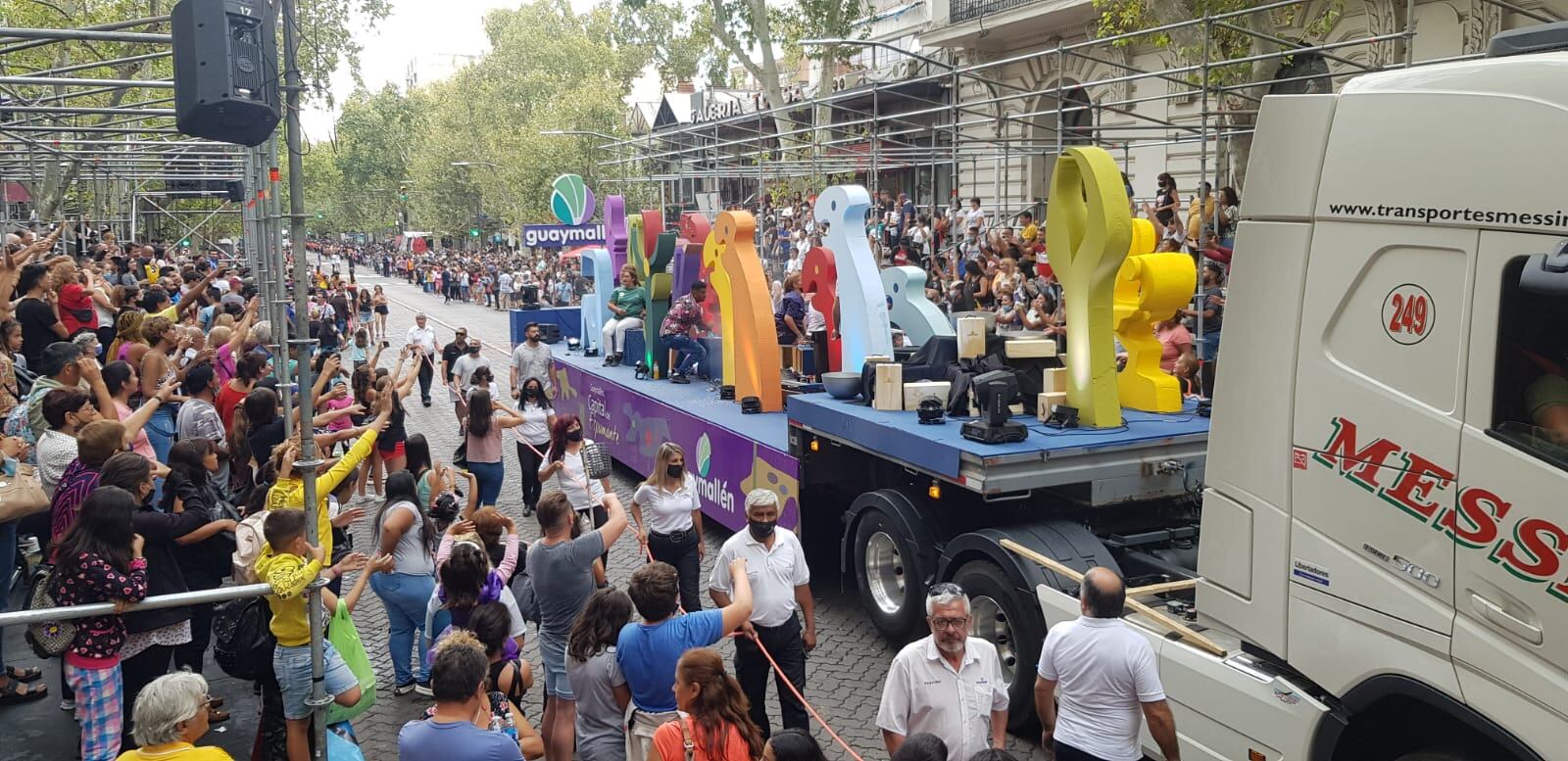 Carrusel de las Reinas. Orlando Pelichotti / Los Andes