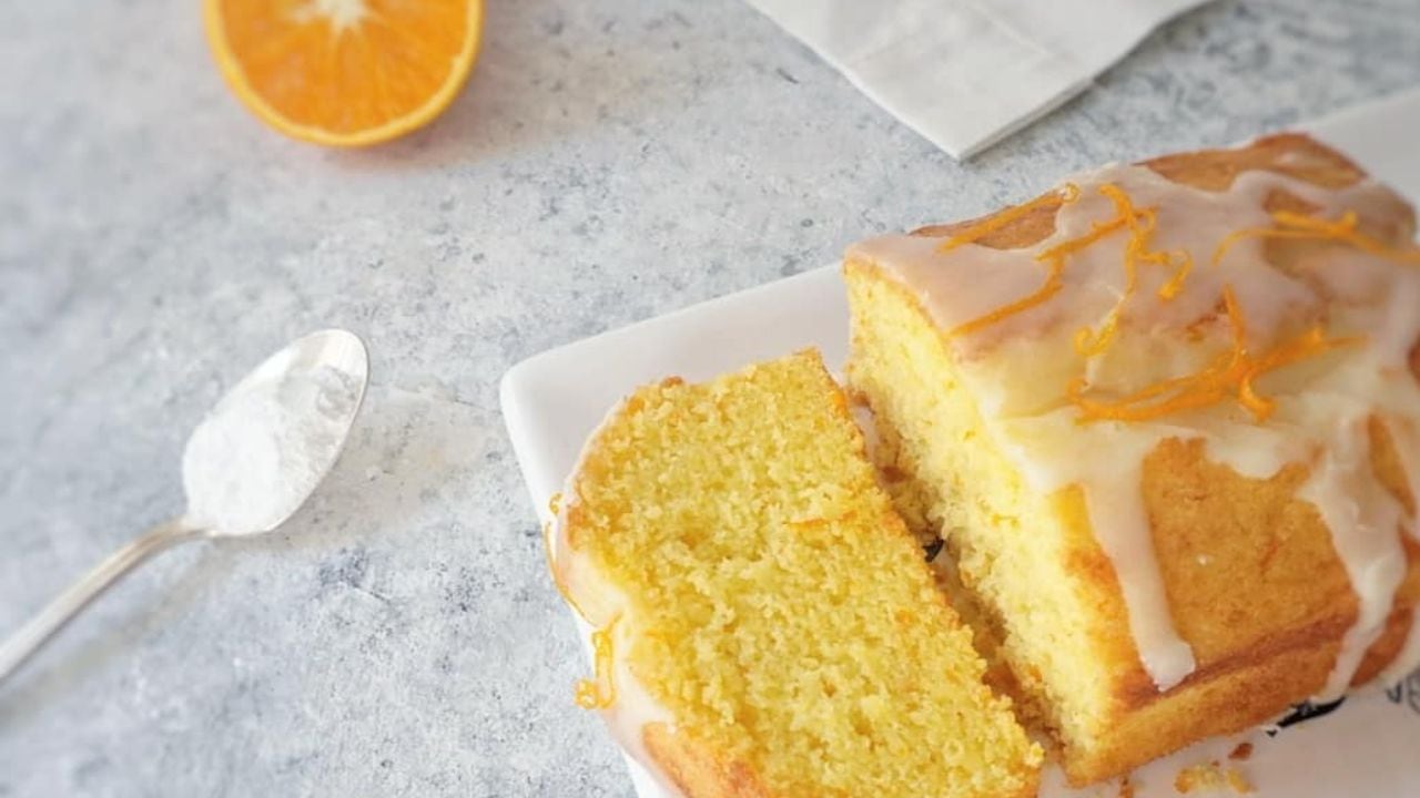 La receta definitiva de un budín de naranja esponjoso y fácil.