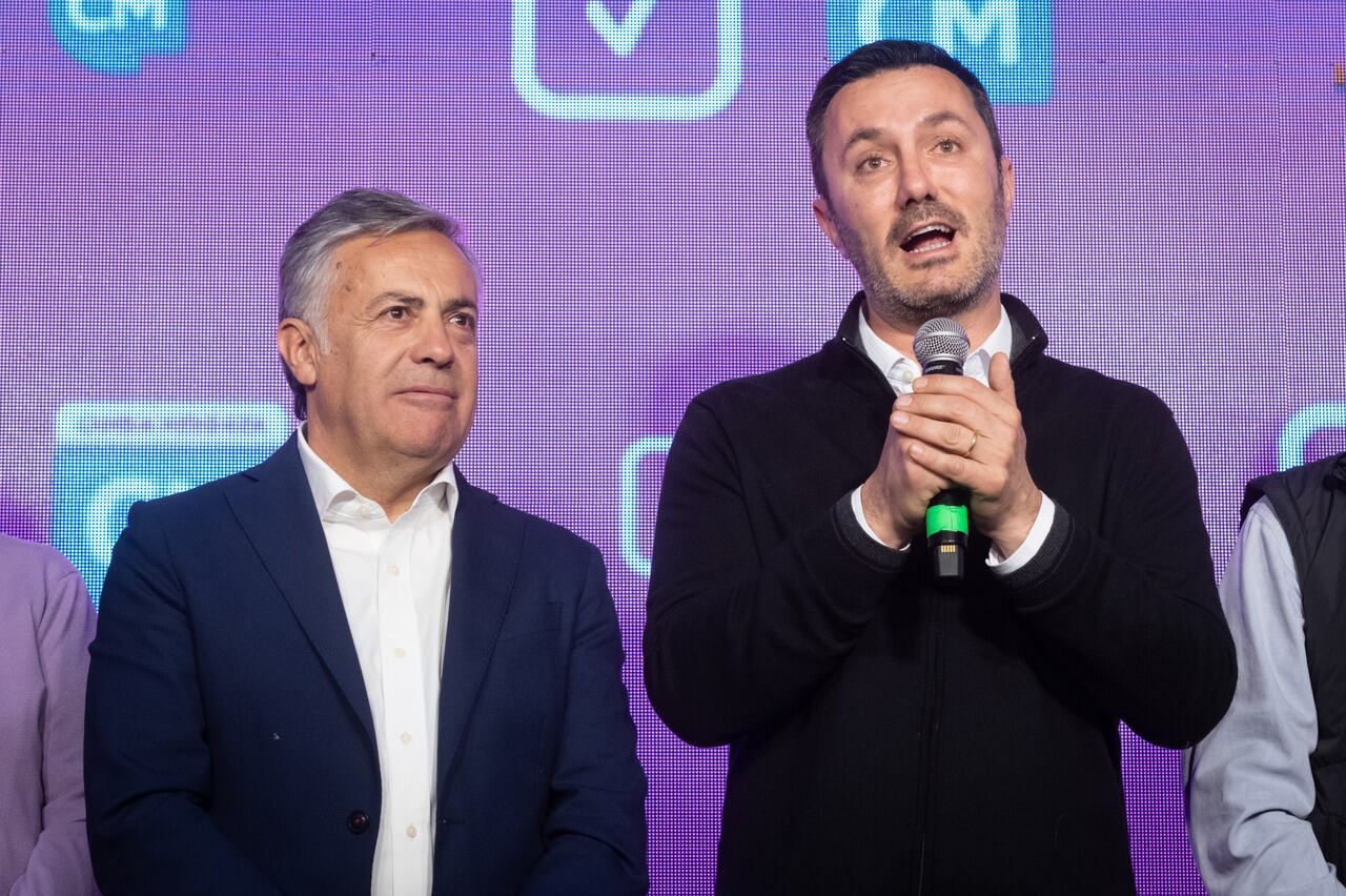 PASO 2023 en Mendoza: ganó Cornejo
Este domingo se votó para elegir candidatos a gobernador y vice, senadores y diputados provinciales, intendentes de 11 departamentos y concejales.

Foto: Ignacio Blanco / Los Andes