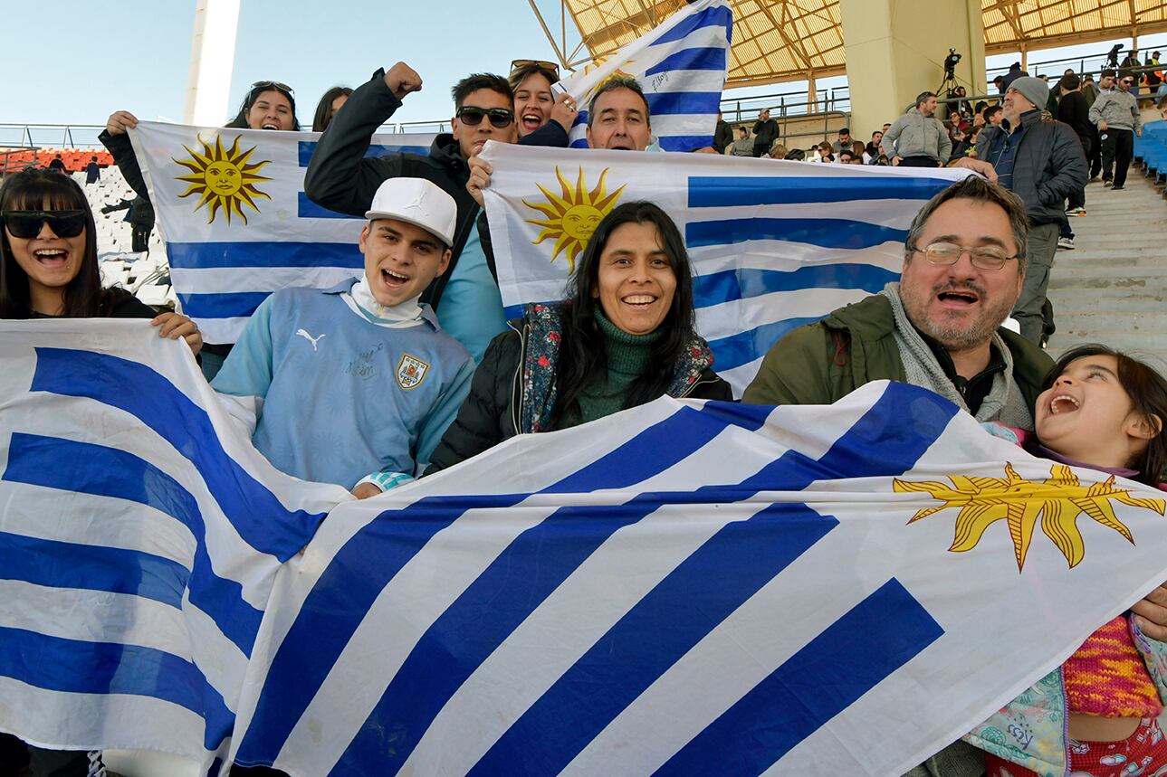 La Celeste, con mucha hinchada en el Malvinas Argentinas. / Foto: Orlando Pelichotti