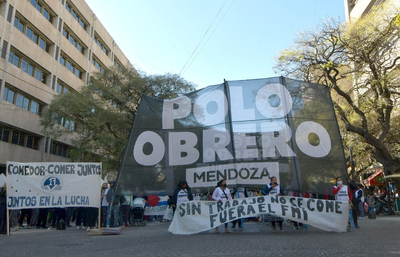 Nueva protesta del Polo Obrero en la Ciudad de Mendoza (Orlando Pelichotti / Los Andes)