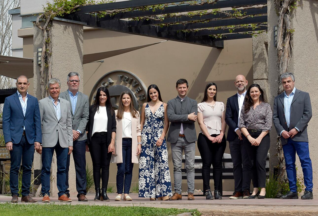 Leonardo Andreu, Hervé Birnie Scott, Marcos Jofré, Marisol  Cavichioli, Mercedes Álvarez, Sol Devia, Sebastián Barboza, Bárbara del Pópolo, Luis Zambonini, Victoria Acosta y Raúl Pedone. Foto: Orlando Pelichotti