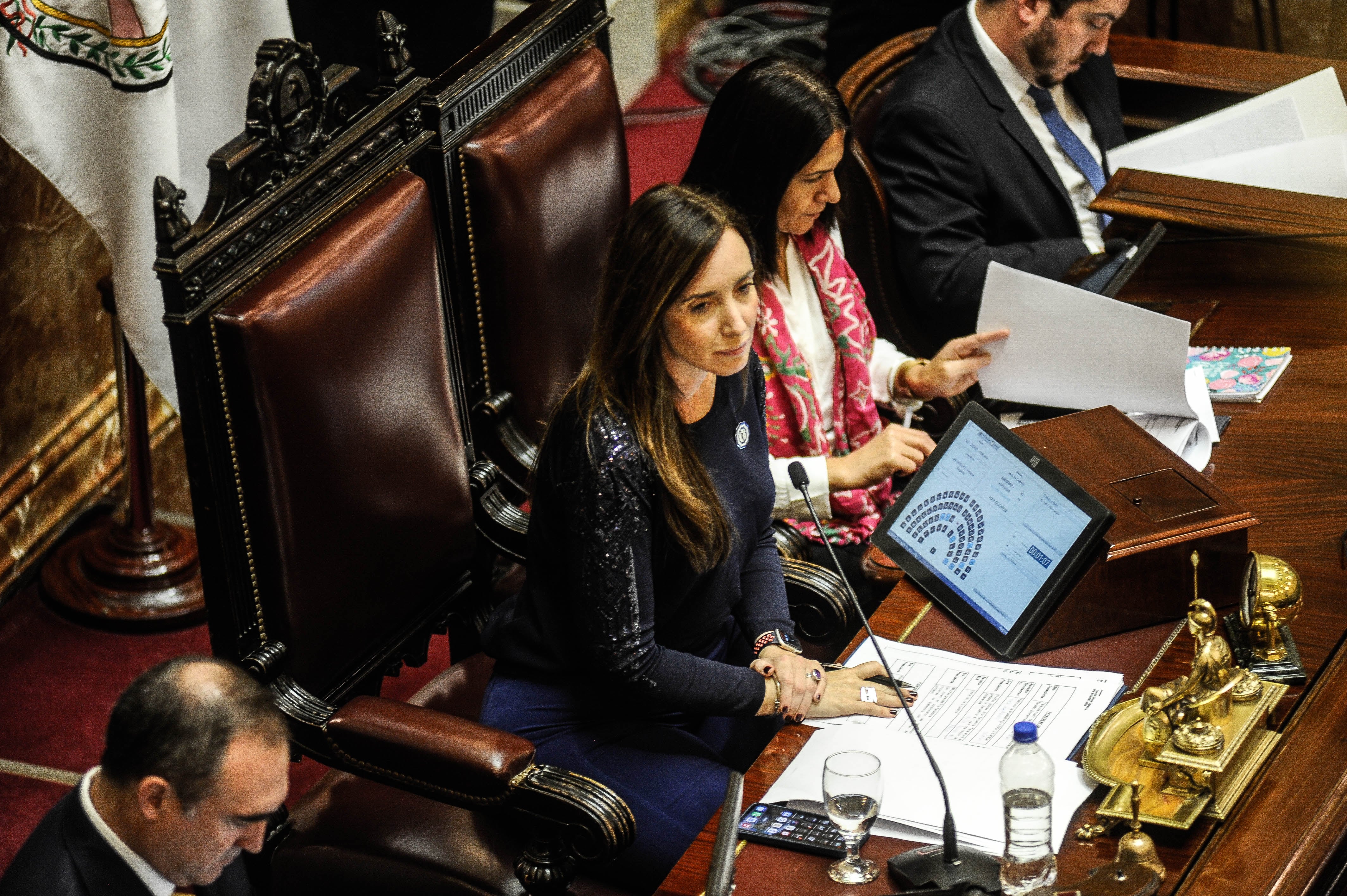 La vicepresidenta Victoria Villarruel trabaja para conseguir los votos en el Senado (Foto: Federico López Claro)

