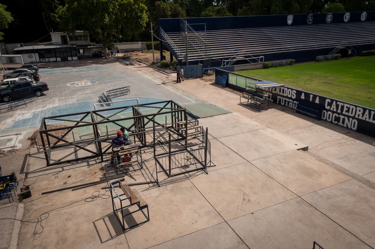 La zona cercana a la platea techada, en plena remodelación. 
Foto: Ignacio Blanco / Los Andes