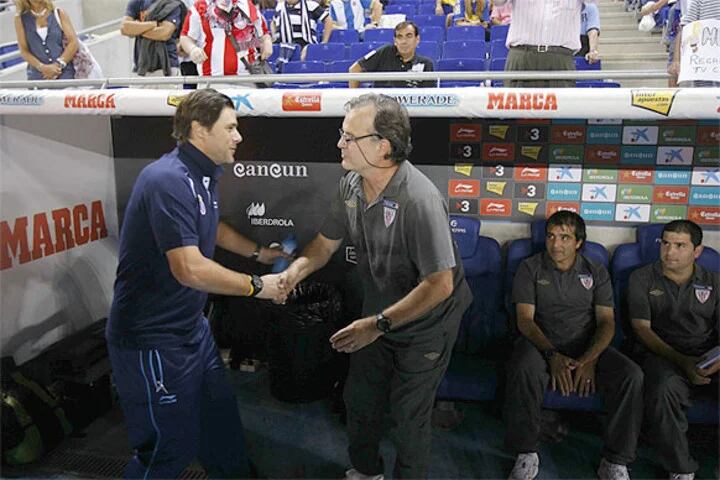 Marcelo Bielsa junto a Mauricio Pochettino