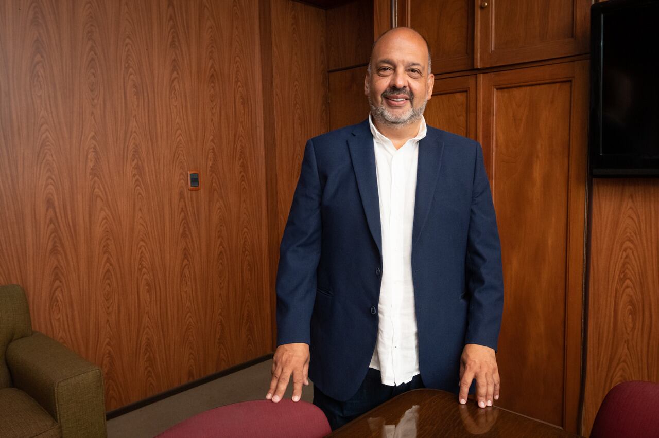 Retrato de Nestor Majul, Subsecretario de Relaciones Institucionales del Ministerio de Seguridad de la Provincia de Mendoza. 

Foto: Ignacio Blanco / Los Andes 