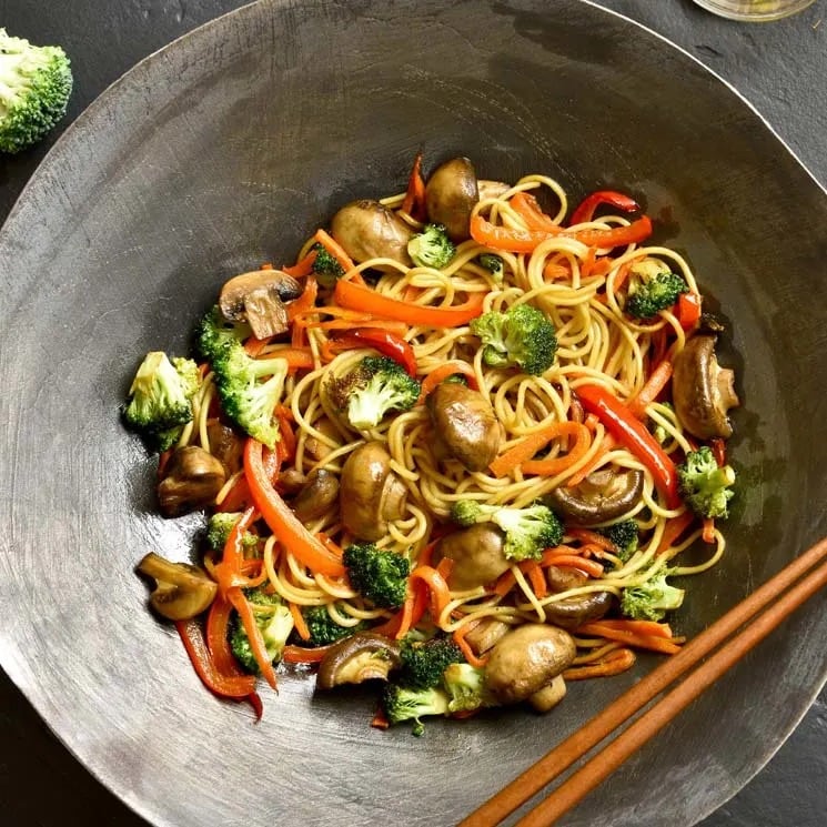 1. Wok de fideos y vegetales.