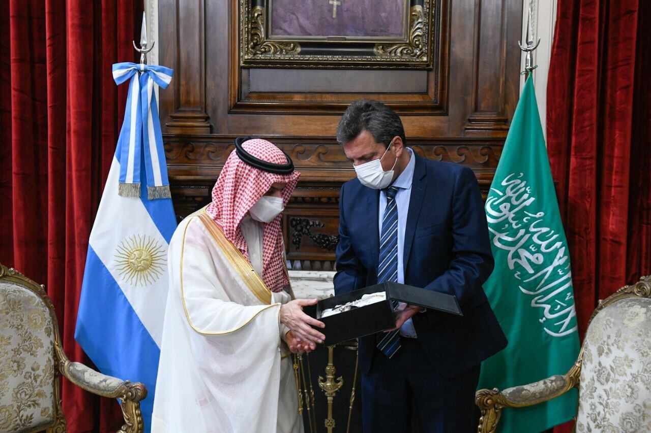 Sergio Massa recibió al príncipe Faisal Bin Farhan Al Saud de Arabia Saudita en la Cámara de Diputados