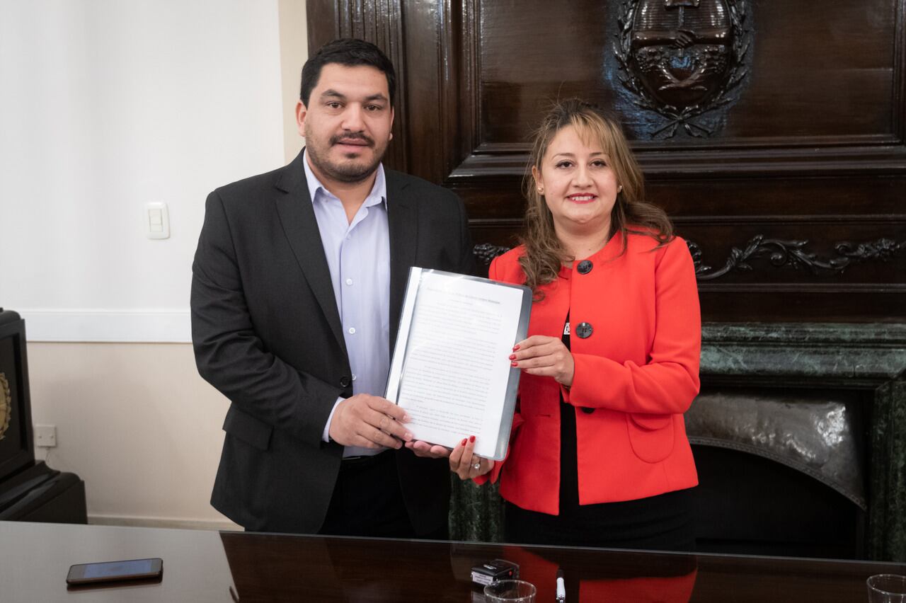 El intendente Juan Manuel Ojeda presentó el proyecto de minería para Malargüe
El intendente radical presentó esta mañana su iniciativa para explotar la minería con sustancias químicas en algunas zonas de su departamento.

Foto: Ignacio Blanco / Los Andes