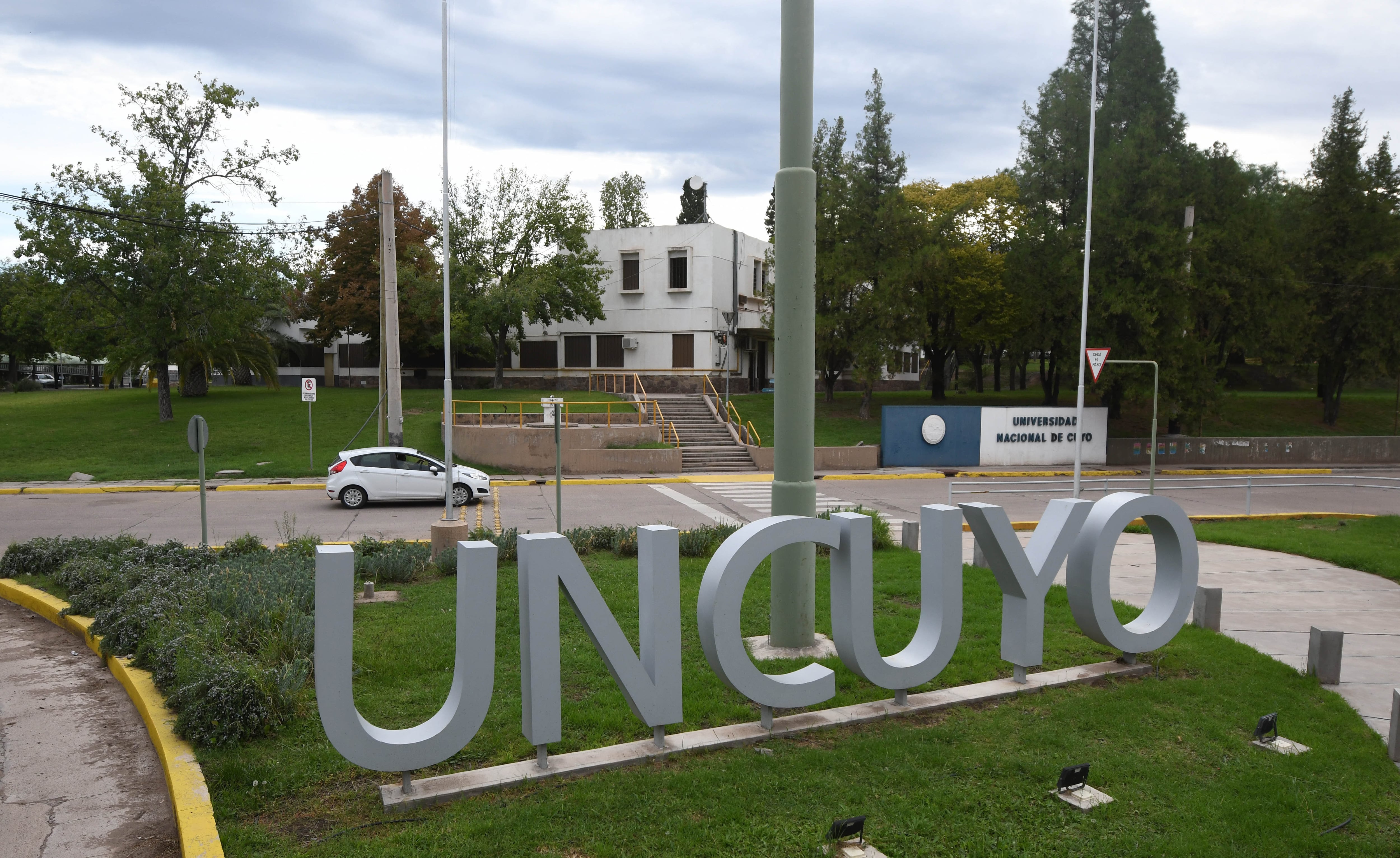 Ingreso a la Universidad Nacional de Cuyo - José Gutiérrez / Los Andes