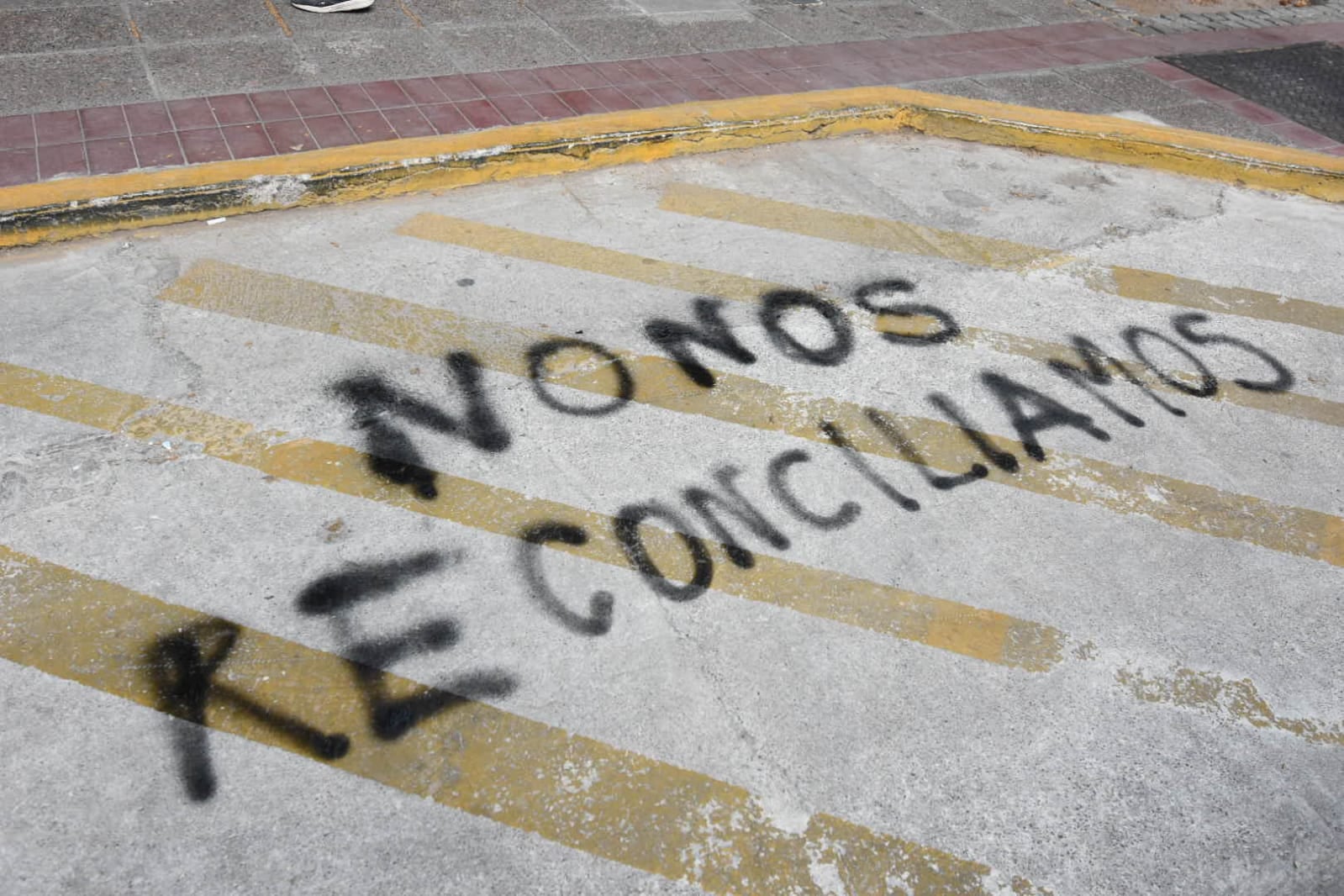 La marcha fue encabezada por familiares de desaparecidos, acompañados por la agrupación HIJOS y organizaciones sindicales y políticas. Foto: Mariana Villa / Los Andes