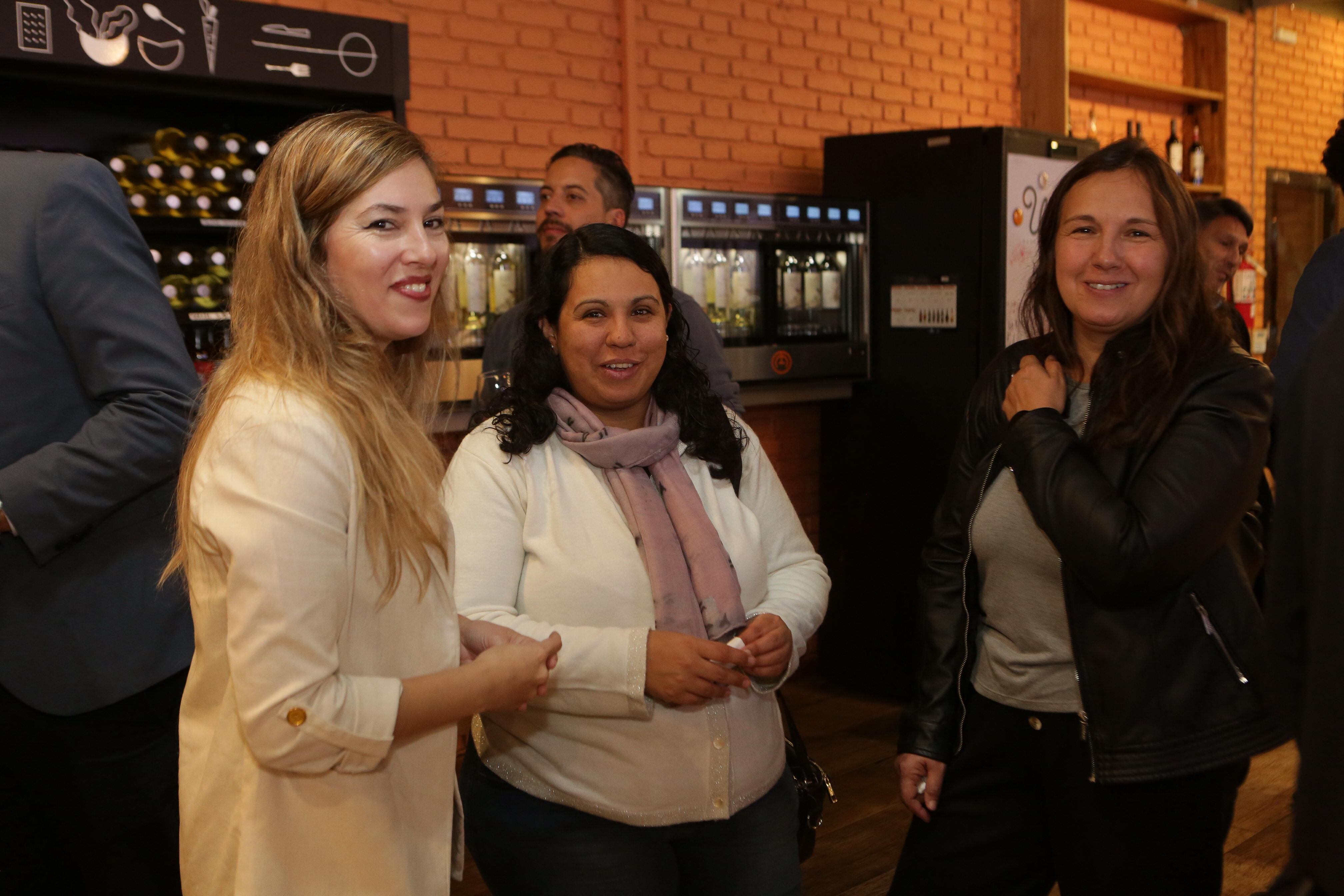 Pamela Cubisino (Scannia), Sandra y Cristina Poletino  (Poletino Servicios Generales)