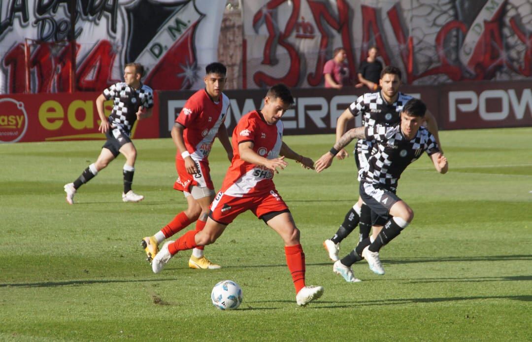 El capitán Fausto Montero fue una de las figuras en el Cruzado durante el primer tiempo. En el complemento fue reemplazado, por lesión.