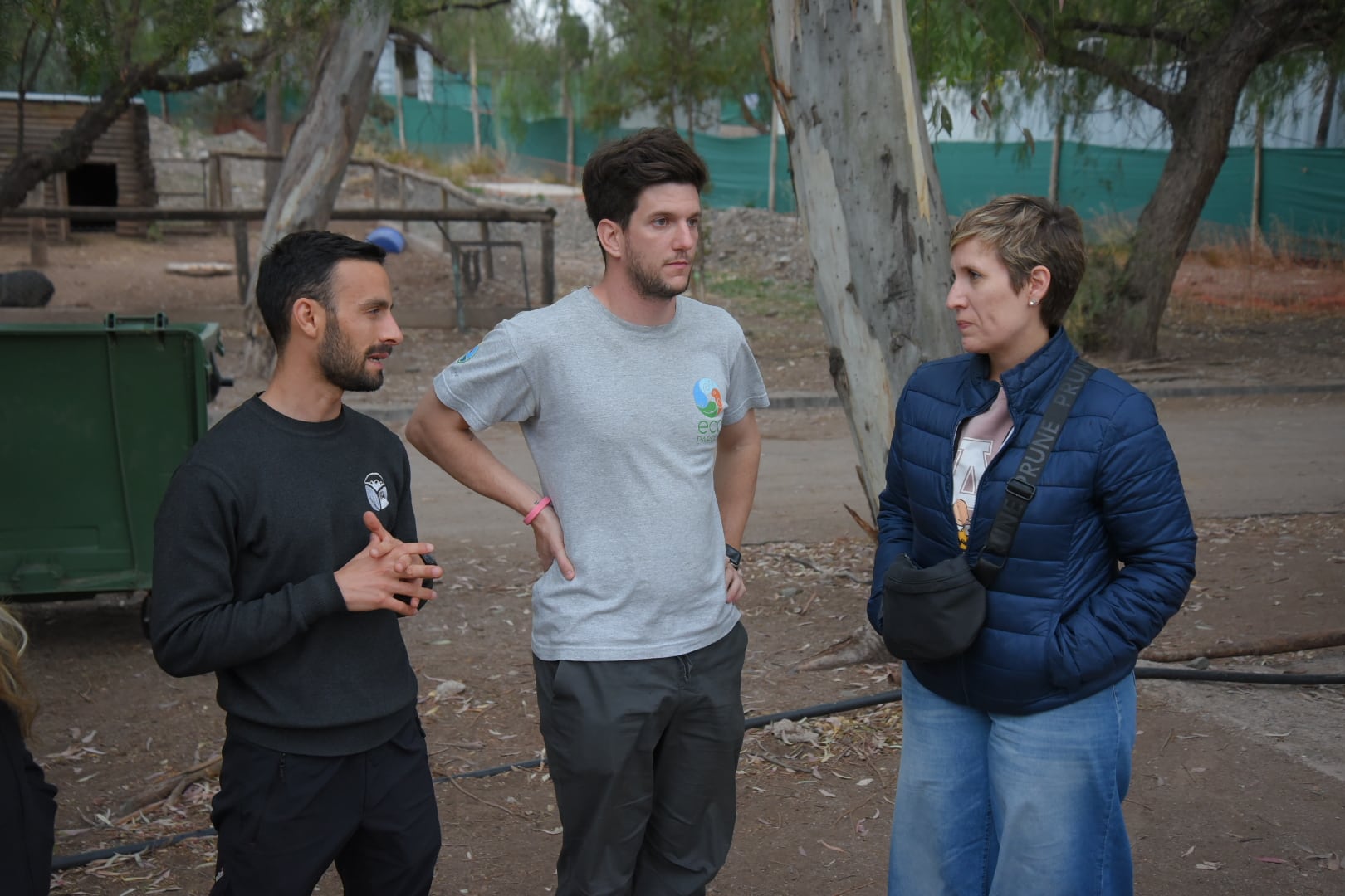 Leandro Fruitos de Fundación Franz Weber, consejero de la Dirección de Biodiversidad y Ecoparque Mendoza, Ignacio Haudet, director de Biodiversidad y Ecoparque de Mendoza y Jimena Latorre, ministra de Energía y Ambiente de Mendoza. Foto: Gobierno de Mendoza