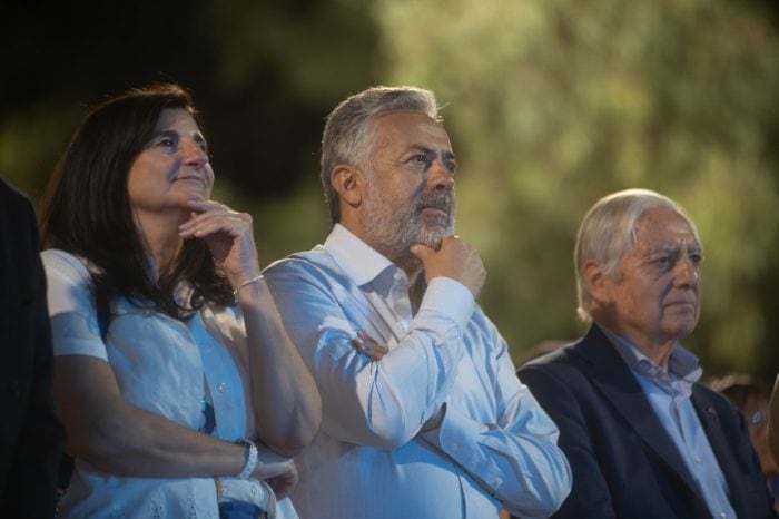 El gobernador Alfredo Cornejo; la titular del Emetur, Gabriela Testa y el ministro de la Corte, Julio Gómez.