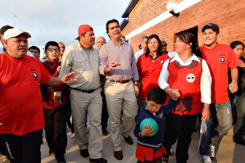 Capitanich junto a su candidato Emerenciano Sena, ahora detenido. Foto: La Nación