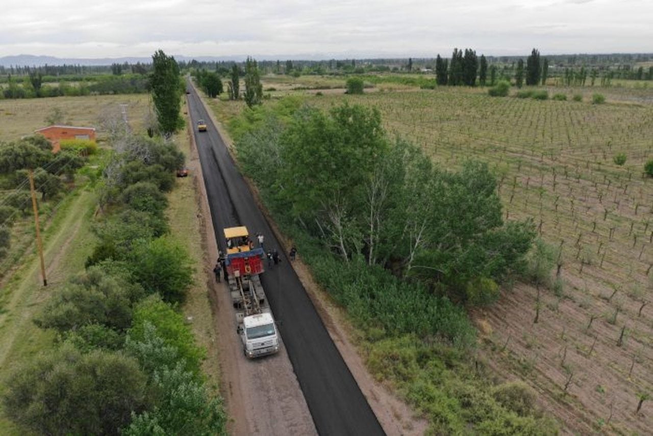 Vialidad Mendoza asfalta circuitos productivos y turísticos en San Rafael