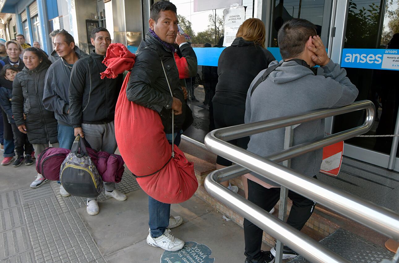 El medio aguinaldo toma en cuenta la mejor remuneración del semestre, pero no se verá afectado por el pago del bono. Foto: Orlando Pelichotti