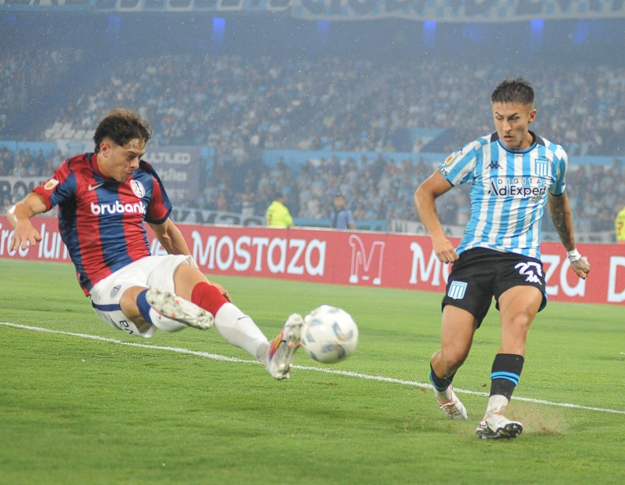 Racing, en el Cilindro de Avellaneda, superó ampliamente al Ciclón, en un partido correspondiente a la 4ta. fecha la Copa de la Liga. (@RacingClub).