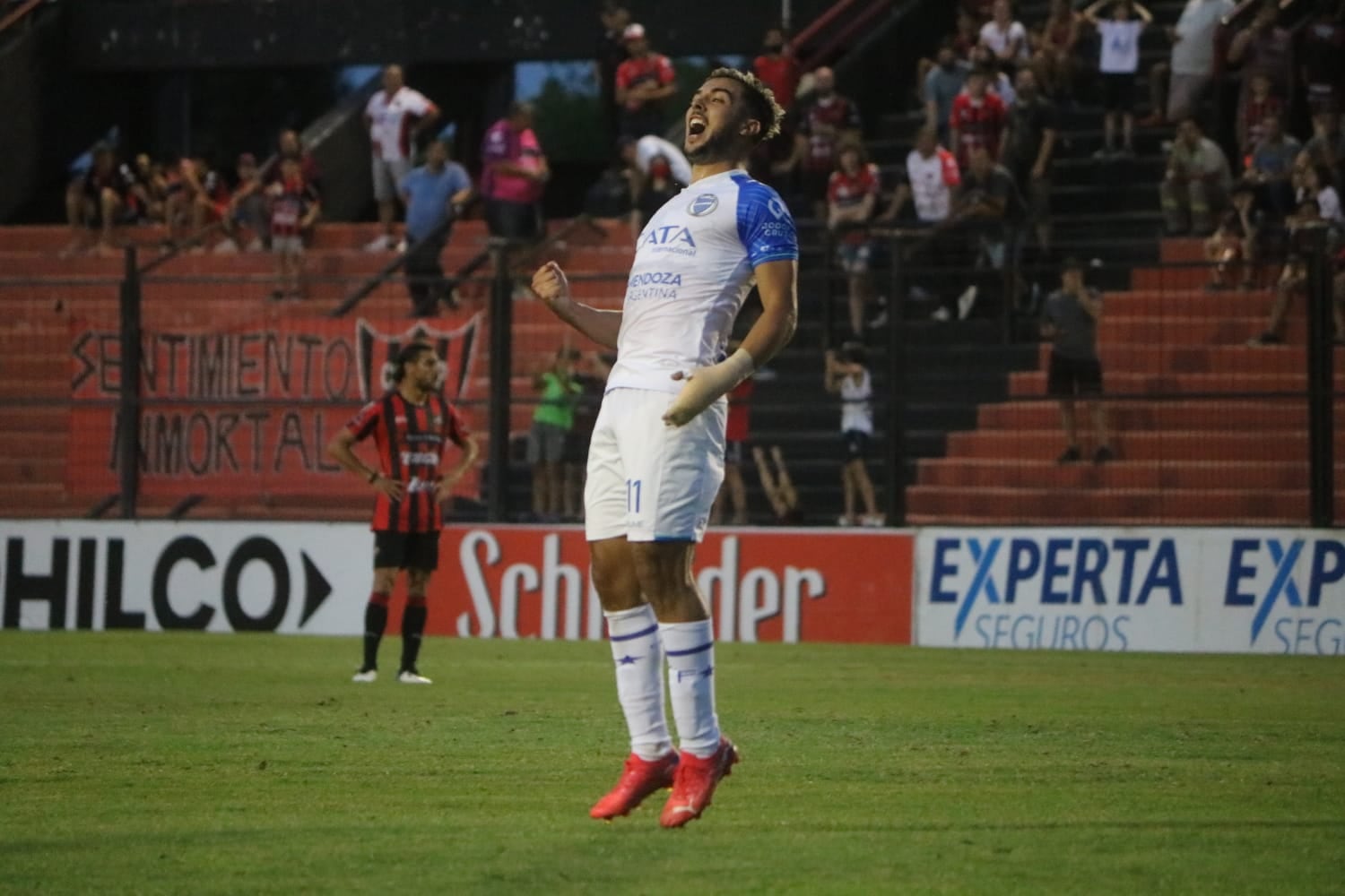 Godoy Cruz goleó a Patronato en su visita al Grella.