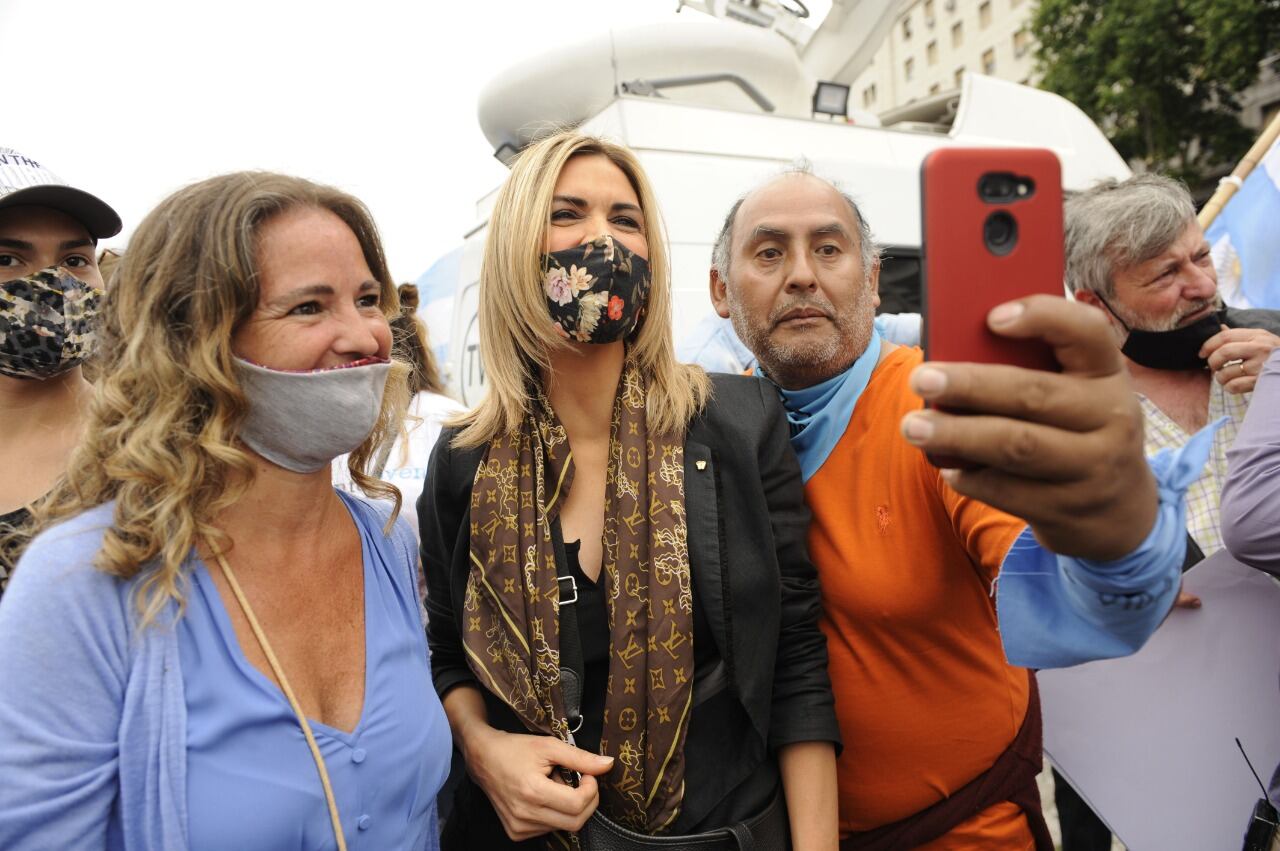 Viviana Canosa participó de la marcha a favor de las dos vidas.