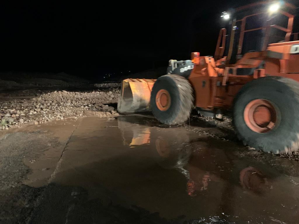 Por un alud en la ruta a Chile, cortaron el tránsito durante la tarde de ayer. Foto: Gendarmería Nacional.