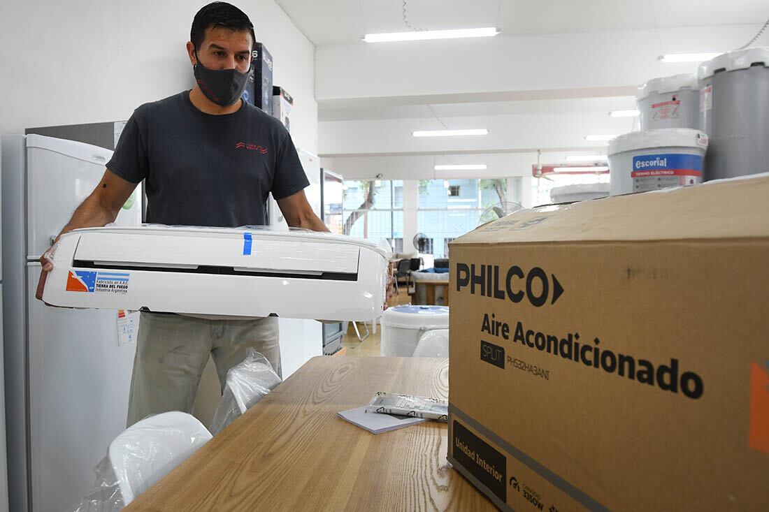 En el caso del aire acondicionado frío-calor de 3.000 frigoría, con una utilización de cinco horas diarias gastaría el equivalente a $ 2.697,30. 
Foto:José Gutierrez / Los Andes 