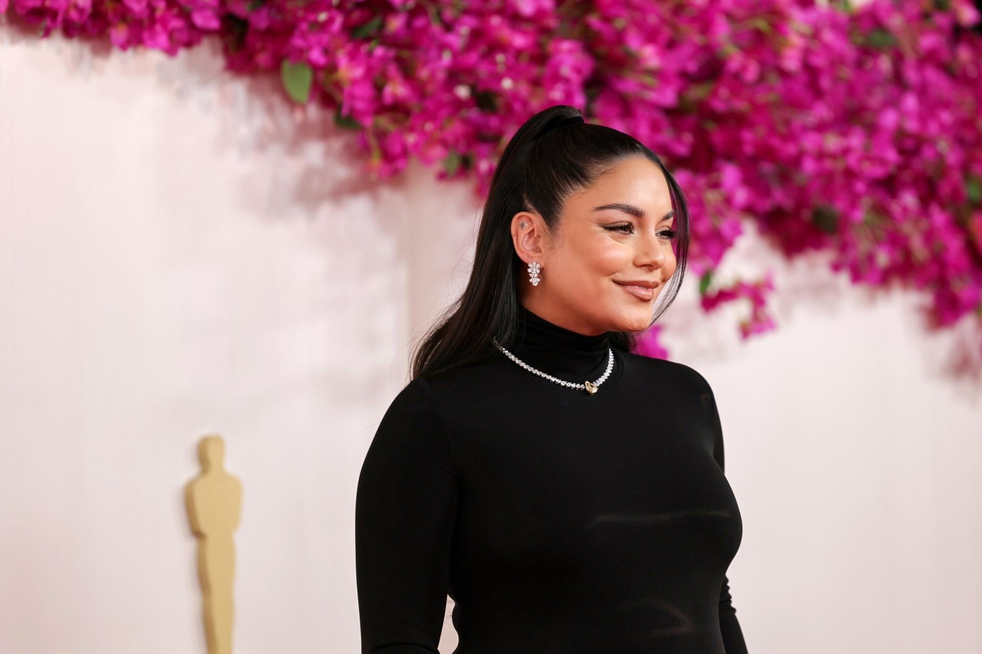 Los Ángeles (Estados Unidos), 10/03/2024.- Vanessa Hudgens llega a la 96ª ceremonia anual de los Premios de la Academia en el Dolby Theatre del barrio de Hollywood de Los Ángeles, California, Estados Unidos, el 10 de marzo de 2024. Los Oscar se entregan a los esfuerzos individuales o colectivos más destacados en el cine en 23 categorías. EFE/EPA/ALLISON DINNER