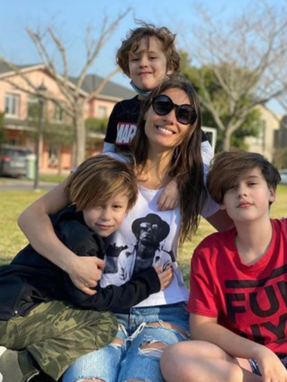 Pampita junto a sus tres hijos, que tuvo de su relación con Benjamín Vicuña.