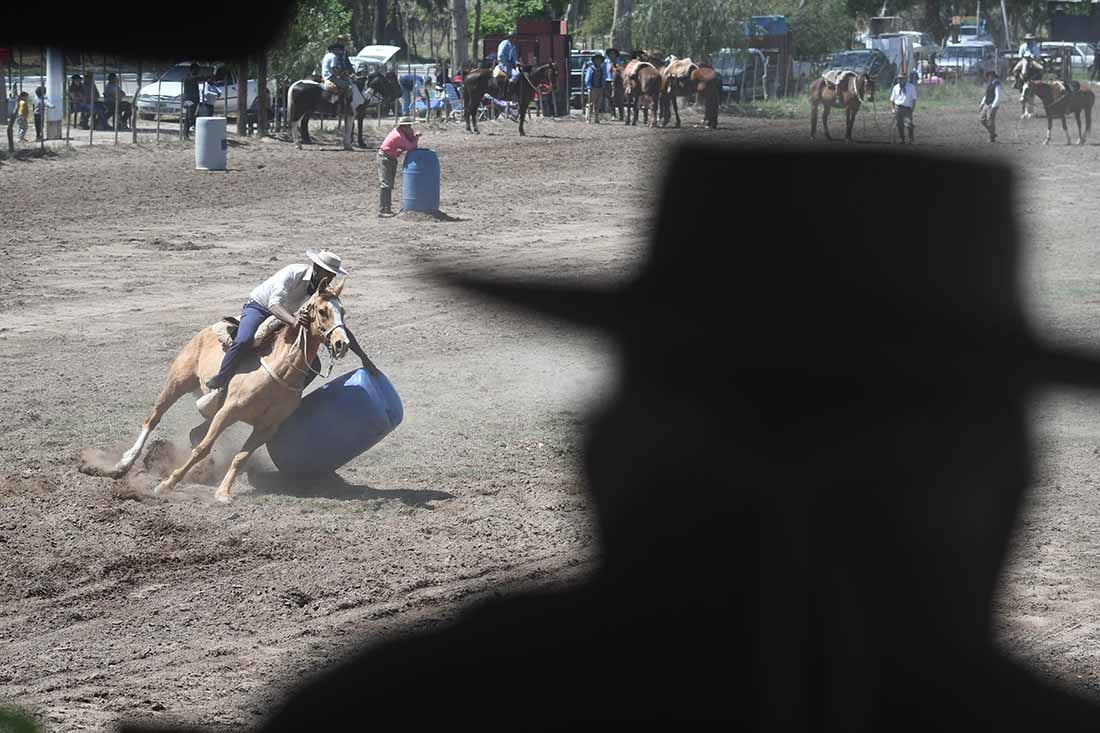 En el predio gaucho y cultural Junín del departamento de Junín, se realiza la primera clasificatoria de destrezas criollas para participar en el festival de doma y folclore de Jesús María 2022, en la provincia de Córdoba. Foto: José Gutierrez