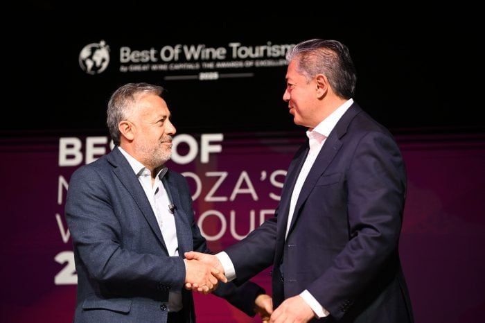 Alfredo Cornejo y Rolando Figueroa (Neuquén), en la Best of Mendoza’s Tourism 2025. Prensa Gobierno