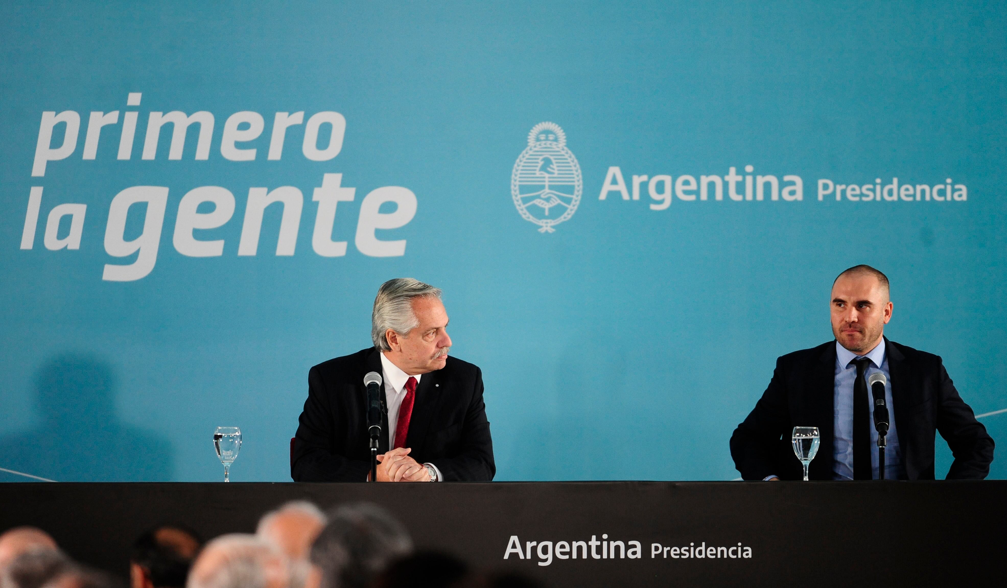 EL PAIS
ALBERTO FERNÁNDEZ Y MARTÍN GUZMÁN PRESENTAN EL PROYECTO DE RENTA INESPERADA