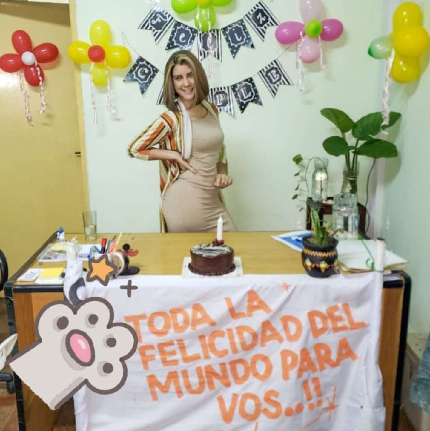 La veterinaria se tomó con humor el conflicto y celebró su cumpleaños con el pasacalles.