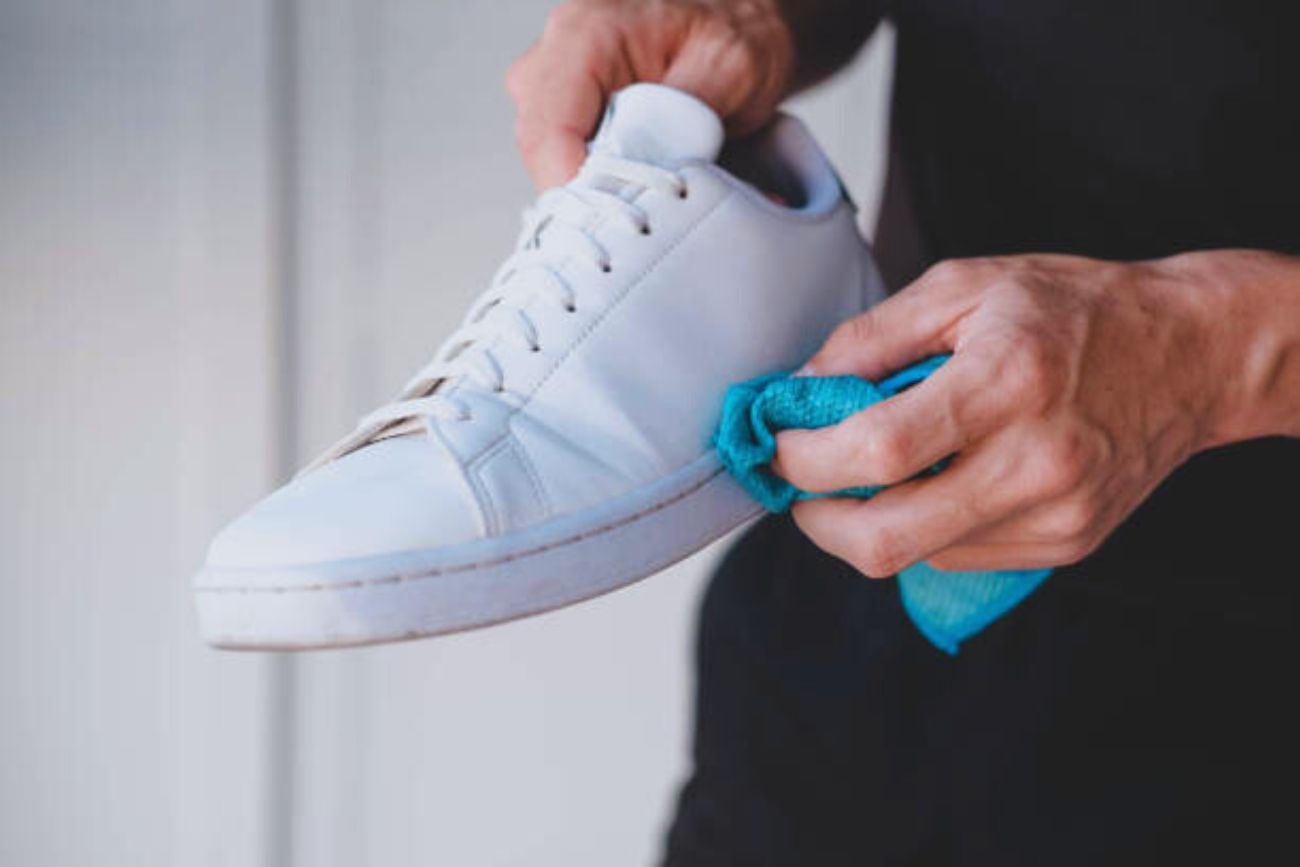 El secreto para que tus zapatillas blancas siempre luzcan como nuevas