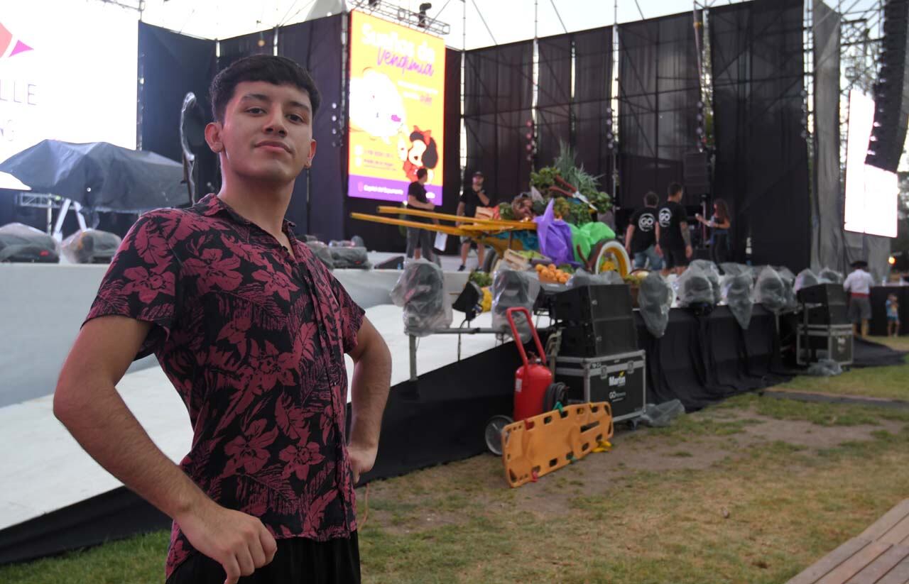 Lautaro Flores es un bailarín de folclore, que actuó por primera vez en la fiesta de la Vendimia de Guaymallén.
Foto: Marcelo Rolland / Los Andes