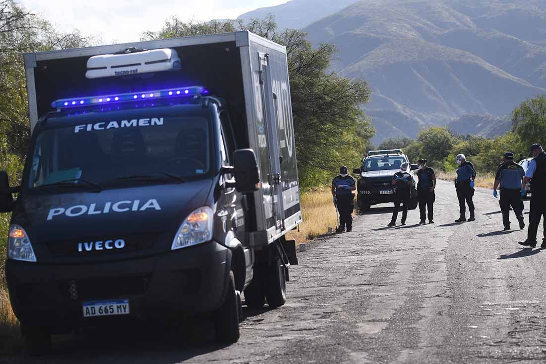 Los primeros adelantos de la necropsia revelaron que la víctima presentaba fractura de cráneo, fractura de mano derecha y politraumatismos varios en el cuerpo. 
Foto: José Gutierrez / Los Andes  