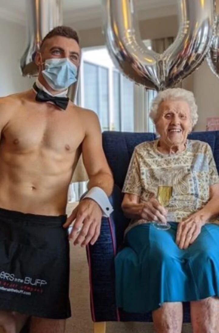 La bisabuela elogió al stripper y se sorprendió que no tuviera pelo en el pecho. Foto: Web